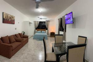a living room with a couch and a table and a bed at Casa Juan, Estudio en Cozumel in Cozumel