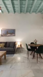 a living room with a couch and a table at Sherryflat Catedral in Jerez de la Frontera
