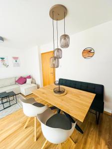 a dining room with a wooden table and chairs at Modern Mountain Apart 6 - an der Skipiste in Rauris