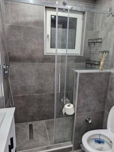 Ένα μπάνιο στο 3-Zimmer Wohnung in Ratingen - Nähe Düsseldorf Messe & Flughafen +5 φωτογραφίες
