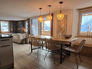 a kitchen and dining room with a table and chairs at Casa Bolivia in Grächen