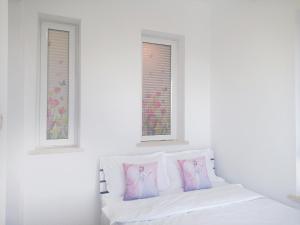 Postel nebo postele na pokoji v ubytování Tenchi's Frozen Apartment 冰雪奇缘主题冰雪大世界雪博会附近