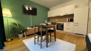 Kuchyňa alebo kuchynka v ubytovaní Modernes & ruhiges Apartment mit Balkon