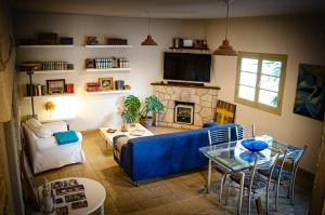 a living room with a blue couch and a fireplace at Casa mansa in Unquillo