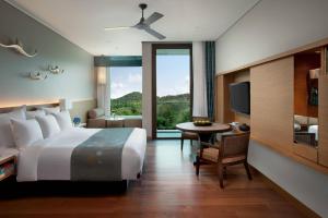 Rayong Marriott Resort & Spa客房内的一张或多张床位