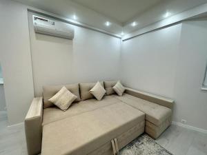 a living room with a couch and a air conditioner at Apartament de tip studiu ! in Chişinău