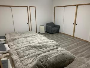 宮城蔵王ビレッジ,一棟貸,ペット可有償,バーベキュー,フリーチェックイン,温泉チケット,完全非対面,無料駐車場客房内的一张或多张床位