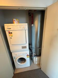 a washing machine and a washer in a room at Corporate Accommodation - Modern CBD Apartment in Hamilton