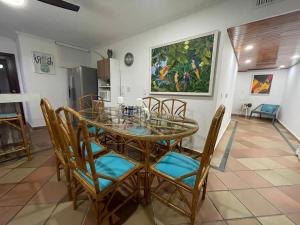 a dining room with a glass table and chairs at Apartamento soberana del mar bello horizonte in Playa Bello Horizonte +4 photos