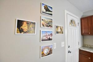 Afbeelding uit fotogalerij van The House Hotels - Lake Ave in Cleveland +21 foto's