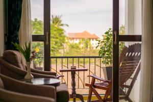 Balkón nebo terasa v ubytování Beyond Yangon Inn