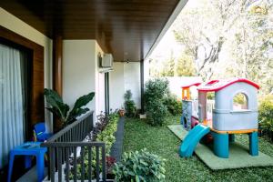 Κήπος έξω από το Villa Djona Syariah +3 φωτογραφίες