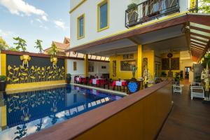 Bazén v ubytování Beyond Yangon Inn nebo v jeho okolí
