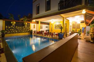 Bazén v ubytování Beyond Yangon Inn nebo v jeho okolí