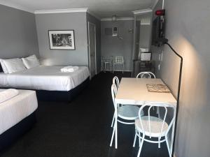 Postel nebo postele na pokoji v ubytování Old Maitland Inn - Rutherford