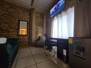 TV a/nebo společenská místnost v ubytování Hotel El Campanario + 7 fotografií