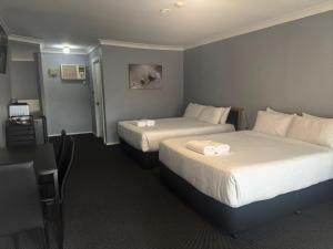 Postel nebo postele na pokoji v ubytování Old Maitland Inn - Rutherford