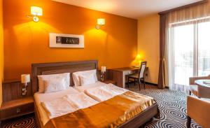 Posteľ alebo postele v izbe v ubytovaní Sándor Hotel