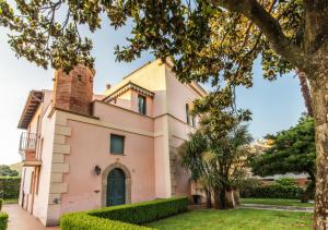 an image of a pink house with a tree at Villa Irlanda Grand Hotel in Gaeta