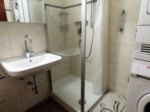 Ένα μπάνιο στο Ferienwohnung Am Strandbad +13 φωτογραφίες