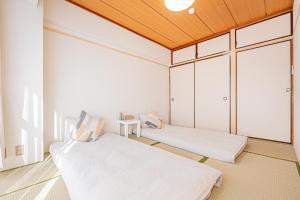 Кровать или кровати в номере 新宿歌舞伎町徒步三分鐘三房一廳近鄰伊勢丹