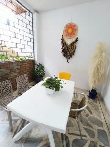 Posezení v ubytování Hostal Cali Camino Verde