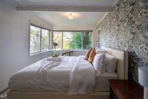 Φωτογραφία από το άλμπουμ του Cozy 3BR in Upwey Villa Scenic Dandenongs Mountain Views σε Upwey
