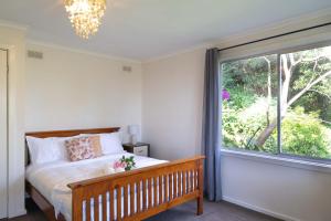 Ένα ή περισσότερα κρεβάτια σε δωμάτιο στο Cozy 3BR in Upwey Villa Scenic Dandenongs Mountain Views