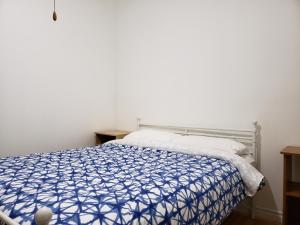 Katil atau katil-katil dalam bilik di Delightful room near Metro Monk station with Self Check-in