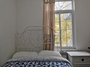 Katil atau katil-katil dalam bilik di Delightful room near Metro Monk station with Self Check-in