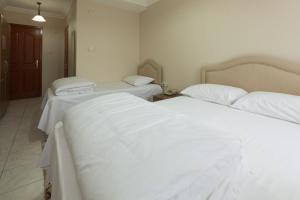 A bed or beds in a room at Gizem Pansiyon
