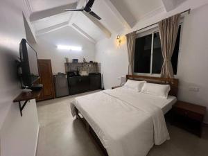 Postel nebo postele na pokoji v ubytování AC Studio Apartment 500m from Cavelossim Beach-Paz