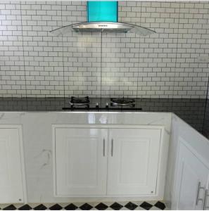 Η κουζίνα ή μικρή κουζίνα στο PLUEMCHAI Home +16 φωτογραφίες