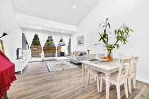 Gallery image of Zetland Gem 2Bed Apt with Pool & Gym Access in Sydney