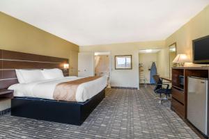 Postel nebo postele na pokoji v ubytování Quality Inn