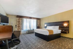 Postel nebo postele na pokoji v ubytování Quality Inn