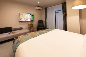 Televiisor ja/või meelelahutuskeskus majutusasutuses 谷町君Hotel 京都駅東29