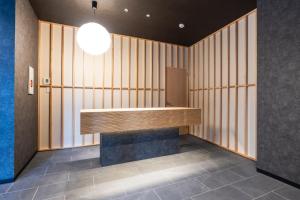 a lobby with a counter and a refrigerator at 糸島 リゾート Tumugu in Fukuoka +2 photos