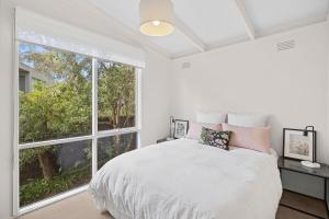 Postel nebo postele na pokoji v ubytování Anglesea Beach Retreat