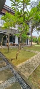 Vườn quanh Mercusuar Resort Jepara