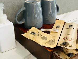Qichi Waterfront B&B Hotel的咖啡和沏茶工具
