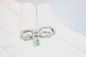 a pile of towels and a tube of toothpaste at HKP Homestay RedPartner Blitar in Blitar