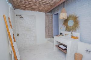 Bilik mandi di The Puncak Private Villa +55 gambar