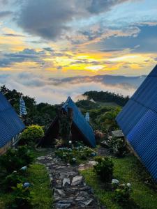 a view from the roof of a house with a view at อุกฤษฟาร์มฮิลล์ ภูชี้ฟ้า in Thoeng