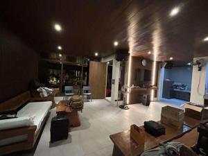 Posezení v ubytování Oncheon hotspring private villa