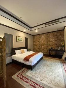 Giường trong phòng chung tại Vela House Phuket