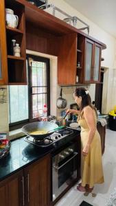 Nhà bếp/bếp nhỏ tại Vela House Phuket