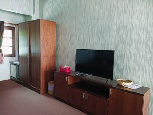 TV a/nebo společenská místnost v ubytování Samui platinum hotel