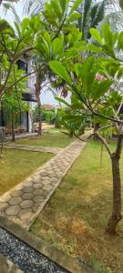 Vườn quanh Mercusuar Resort Jepara
