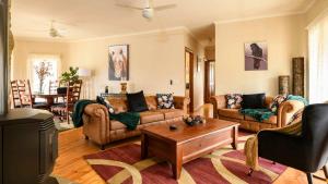 a living room with couches and a coffee table at Honeycomb Lodge in Daylesford